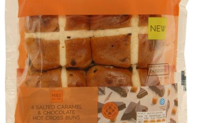 Review: M&S Salted Caramel and Dark Chocolate Hot Cross Buns