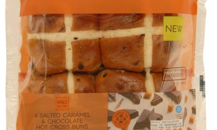 Review: M&S Salted Caramel and Dark Chocolate Hot Cross Buns