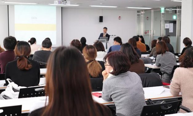 Using Technology When Managing Big Conferences and Seminars