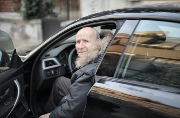 What to Know Before Helping an Elderly Loved One Buy a Car