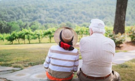 4 Reasons Why Simply Being Present Brings Comfort To Your Elderly Relatives