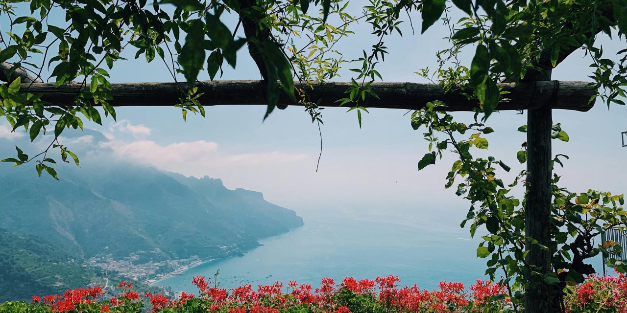 Shaping Outdoor Elegance: The Rise of Commercial Pergolas in Modern Business Spaces